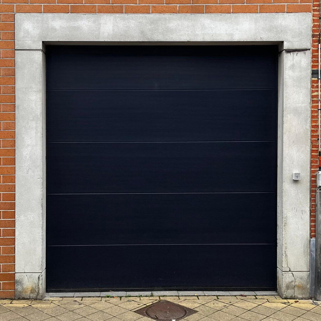Residentiële poort in zwart