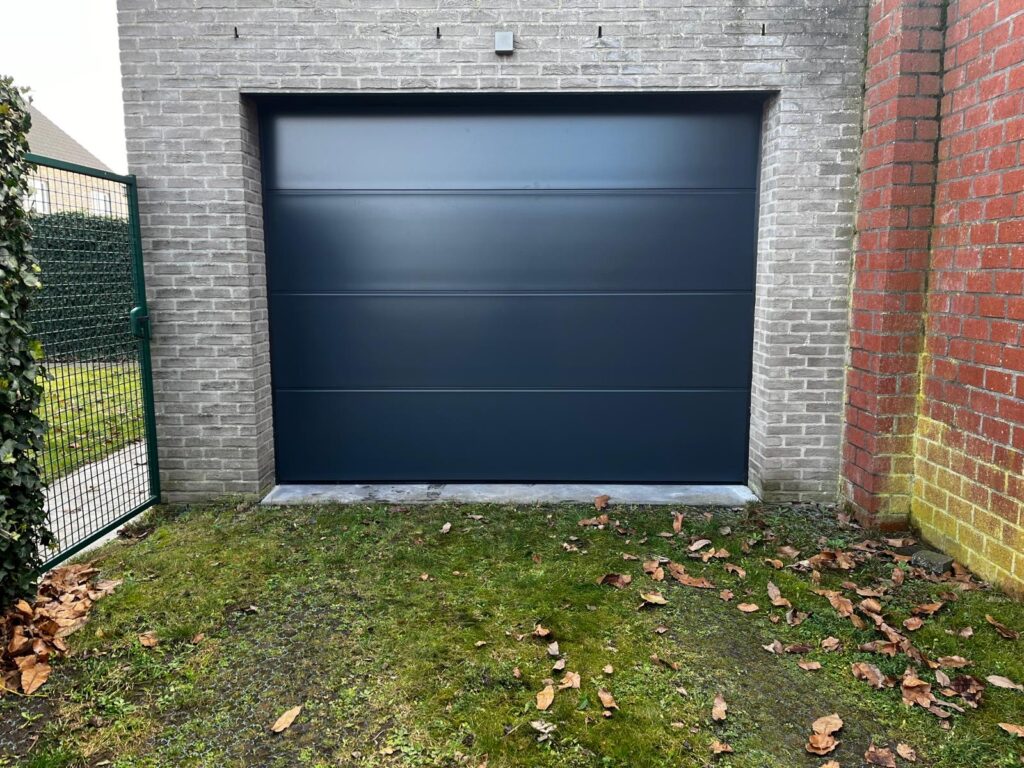 Garagepoort zwart